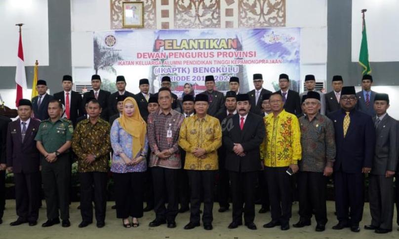 Pengurus IKAPTK foto bersama Gubernur Bengkulu Dr H. Rohidin Mersyah