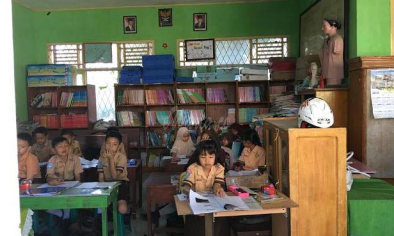Kekurangan kelas SD 134 gunakan ruang Perpustakaan