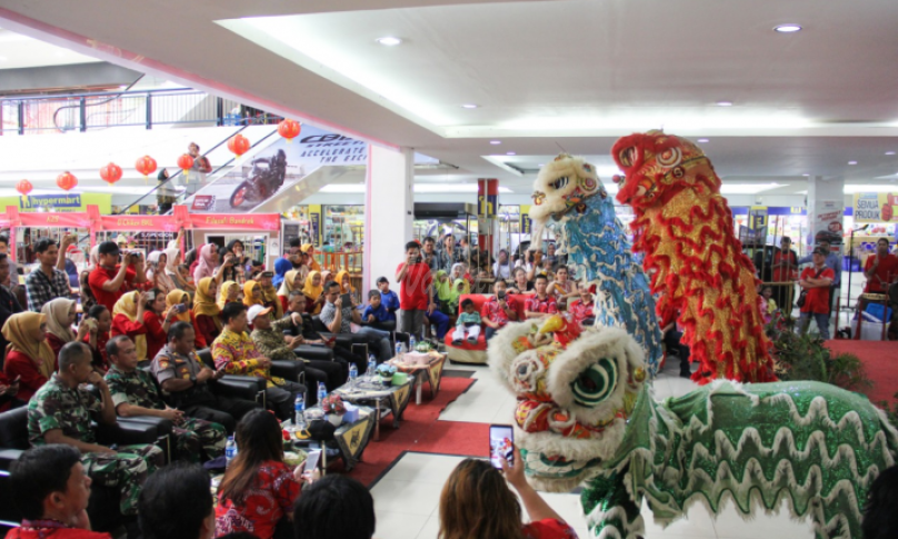 Barongsai ramaikan pembukaan Imlek di Bengkulu