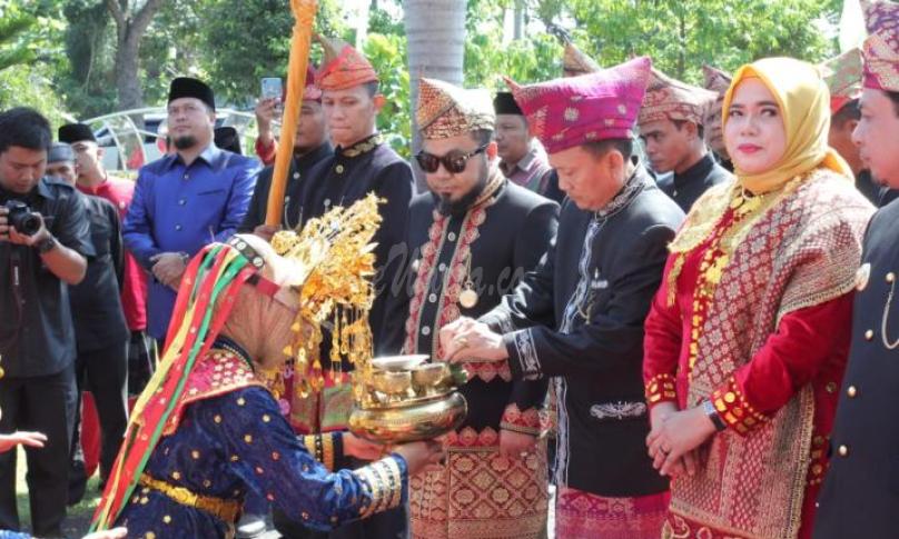 Penyambutan Gubernur Bengkulu yang di wakili asisten I Hamka Sabri