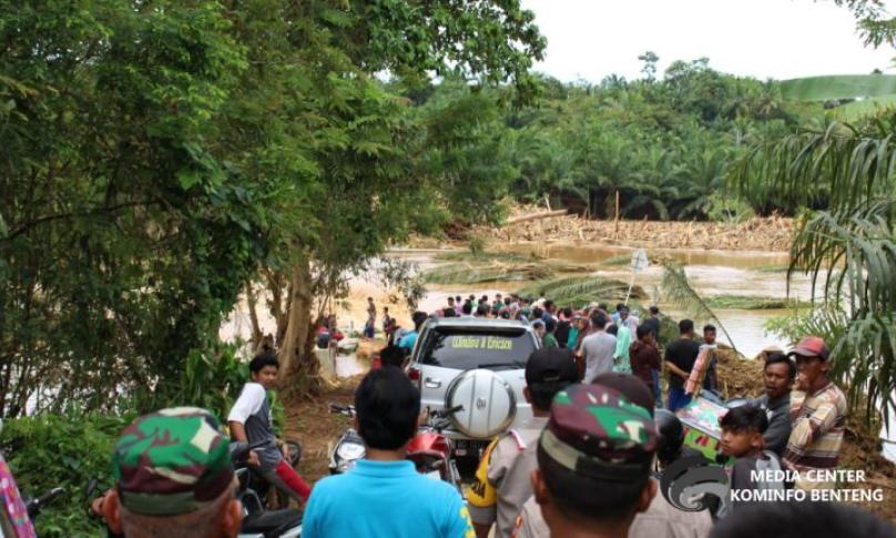 Bupati bersama Danrem dan Kapolda Bengkulu Tinjau langsung lokasi banjir