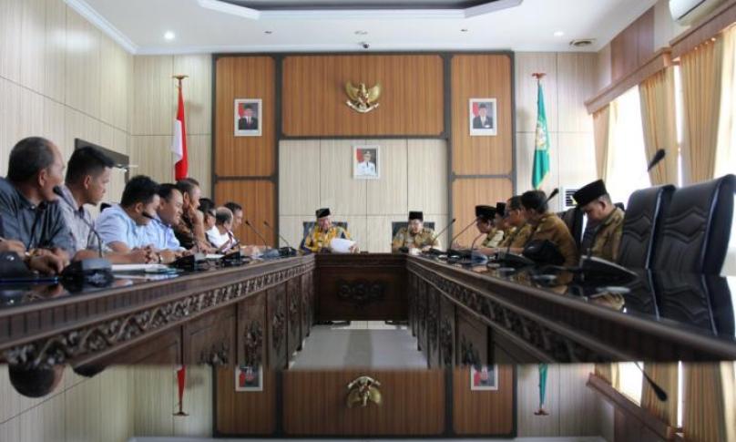 Gubernur Bengkulu Rohidin Mersyah pimpin Rapat bersama APBB Bengkulu dalam rangka mensupport suksesnya pelaksanaan Porwil X Sumatera di Provinsi Bengkulu 2019, di Ruang Rapat Lantai III Kantor Gubernur Bengkulu