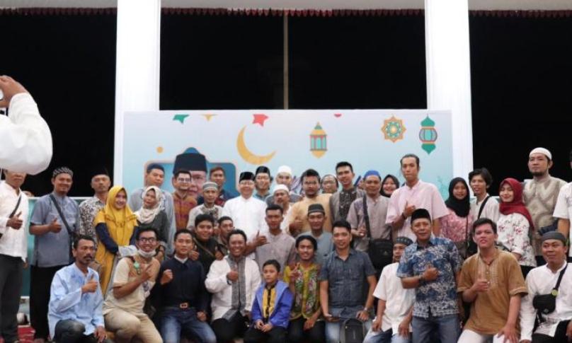 Gubernur buka bersama dengan warga sekitar Rumah Dinas Gubernur dan Wakil Gubernur, Rumah pribadi hingga komunitas Ojek Online
