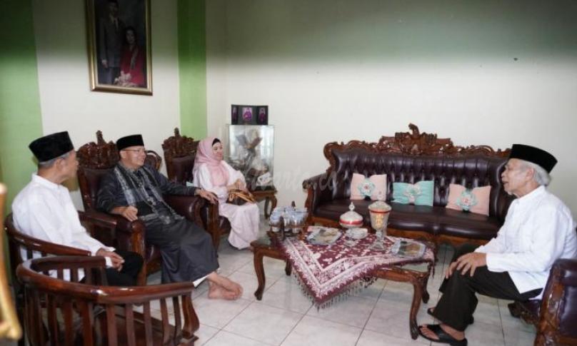 Kunjungan Gubernur ke kediaman sesepuh 
