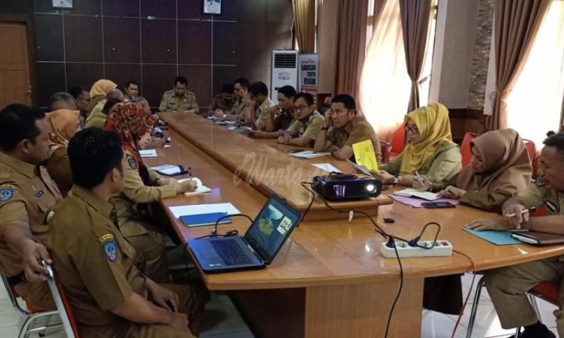 Plt Sekda Kabupaten Luwu Utara, Tafsil Saleh membuka rapat pemantapan temu bisnis
