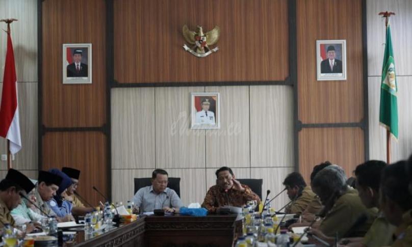 Bahan optimalisasi pembangunan Bupati Bengkulu Utara, Ir. Mian diterima langsung oleh Gubernur Bengkulu, Rohidin Mersyah