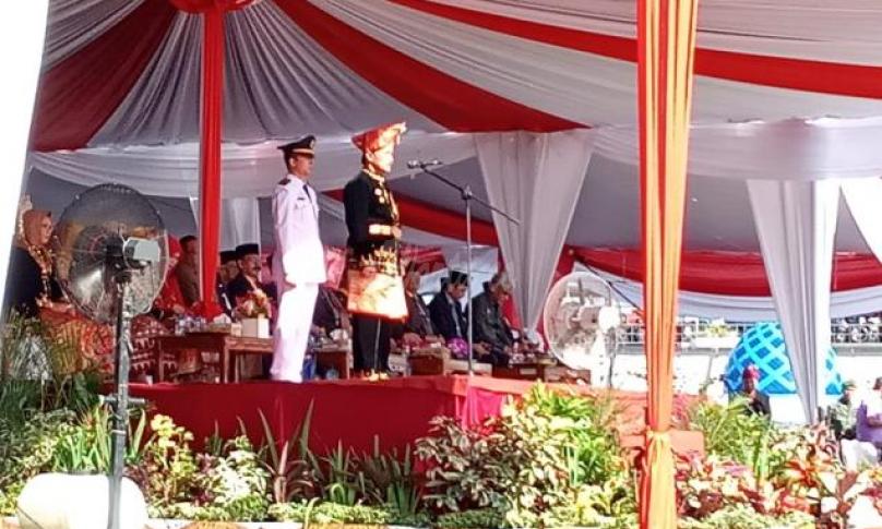 Bupati Bengkulu Tengah, Dr. H Ferry Ramli bertindak sebagai Inspektur Upacara HUT Benteng ke-11