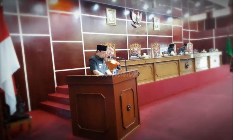 Wakil Walikota Bengkulu (Dedy Wahyudi, MM) membacakan jawaban atas pandangan fraksi tentang Raperda LPJ APBD tahun 2018