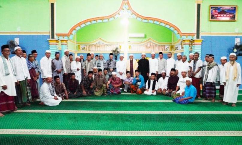 Gubernur Bengkulu Rohidin Mersyah dalam kunjungan kerjanya, bersilaturahmi dan berdialog langsung bersama tokoh masyarakat, tokoh agama serta para pemuda, Kamis (11/7/2019).