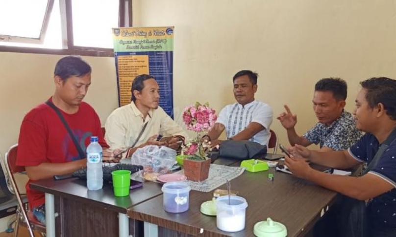 Wartawan Bengkulu saling komunikatif dan sharing bersama diruan Press Room Dinas Kominfotik Bengkulu, Jumat (12/7/2019)
