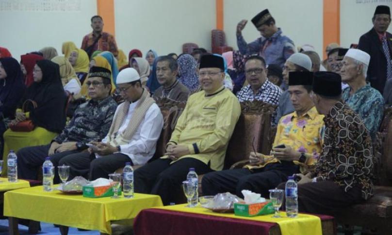 Gubernur Bengkulu (Dr. H. Rohidin Mersyah) dengan silaturahmi bisa mempererat kekeluargaan 
