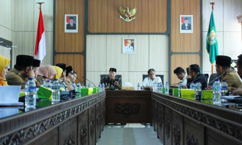 Gubernur Bengkulu Rohidin Mersyah pimpin Entry Meeting BPK RI Perwakilan Bengkulu, di Ruang Rapat Lantai 3 Kantor Gubernur Bengkulu, Senin (15/07). 