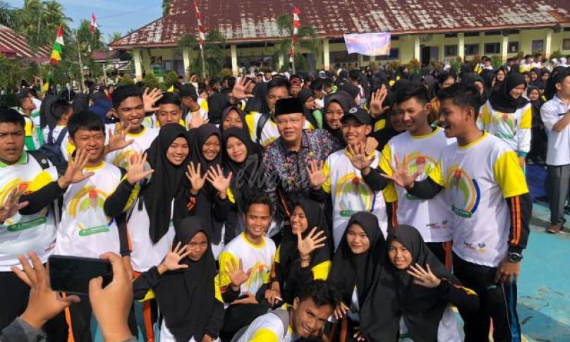 Salah satu kegiatan kunjungan kerja Gubernur ke Mukomuko, yakni meresmikan Sahabat Tagana tingkat SMA/SMK