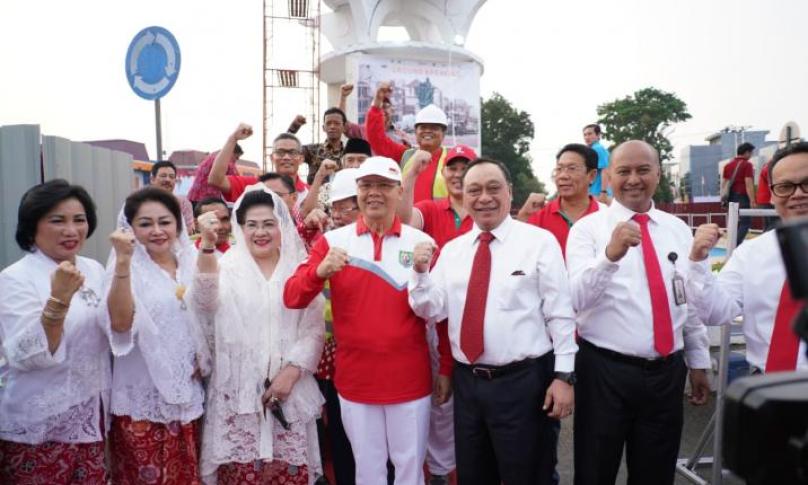 Gubernur Bengkulu Rohidin Mersyah saat proses awal groundbreaking monumen ibu agung fatmawati, Sabtu (17/8)
