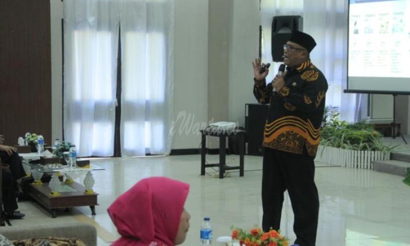 Kadiskominfotik Provinsi Bengkulu, sampaikan materi seminar di depan ratusan wisudawan/wisudawati Universitas Terbuka