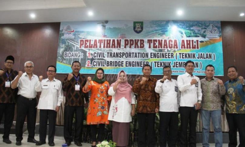 Pelatihan Program Pengembangan Keprofesian Berkelanjutan (PPKB) Dewan Pengurus Provinsi (DPP) Ikatan Nasional Konsultan Indonesia (Inkindo) Bengkulu, di ruang pertemuan salah satu Hotel di kawasan Pantai Panjang Kota Bengkulu, Rabu (28/08). 