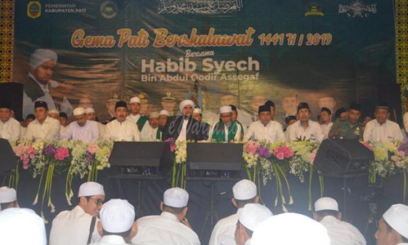 Dzikir akbar dan bersholawat bersama