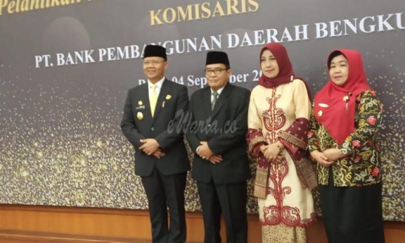 Gubernur Bengkulu (Dr. H. Rohidin Mersyah) lantik Komisaris Bank Bengkulu, Mulyadi Ismail, Rabu (4/9).