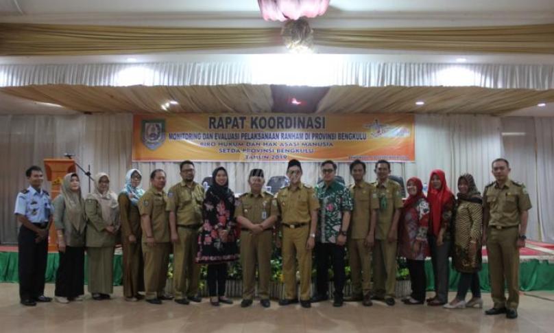 Sekda Nopian, saat membuka secara resmi Rapat Koordinasi Monitoring dan Evaluasi (Rakor Monev) Rencana Aksi Hak Azazi Manusia (RanHAm) Provinsi Bengkulu, yang digelar Biro Hukum dan HAM Setda Provinsi Bengkulu, di Hotel Pantai Panjang Bengkulu, Selasa (10/9/2019). 
