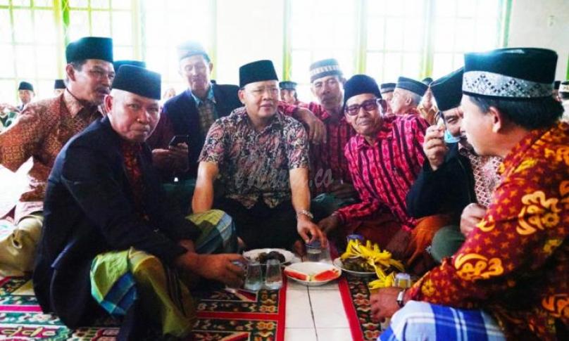 Gubernur tegaskan saat menjadi imam sholat Isya berjamaah, di masjid Al Mutaqqim, Kelurahan Jalan Baru, Kota Curup, Kabupaten Rejang Lebong, (14/9/2019).