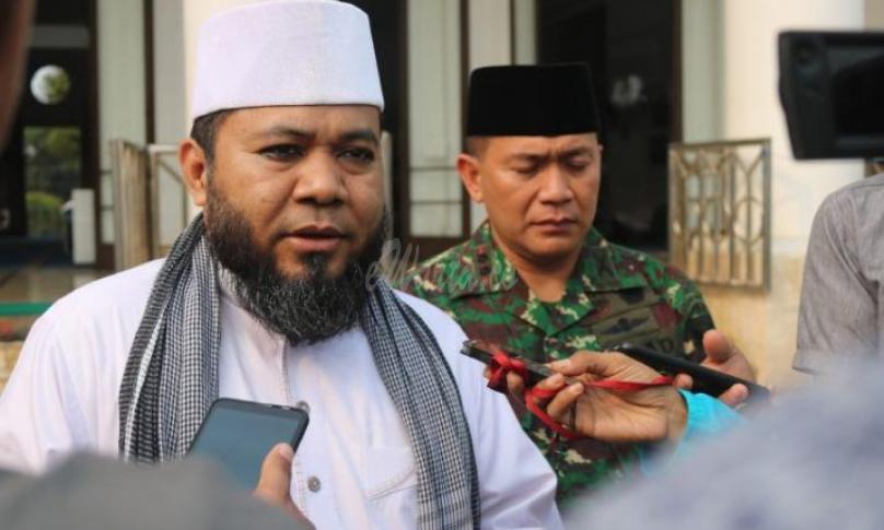 Walikota Bengkulu (H. Helmi Hasan, SE) saat diwawancarai awak media