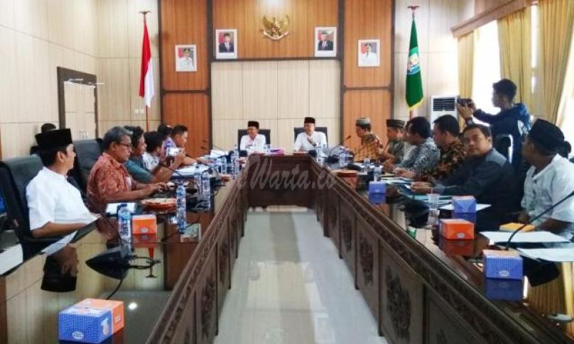Kabupaten Rejang Lebong dan Kepahiang, Pemprov Bengkulu melakukan rapat bersama yang dipimpin Pj. Sekretaris Daerah Hamka Sabri, yang juga dihadiri kedua belah pihak.