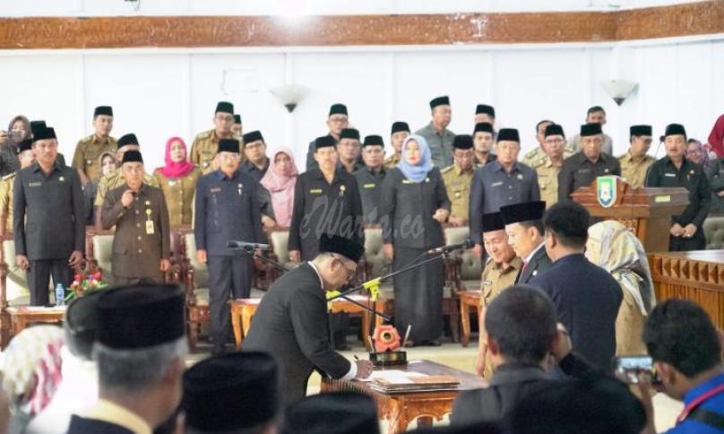 Pengambilan sumpah dan jabatan.
