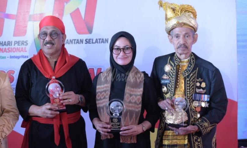 Bupati Luwu Utara, Indah P Indriani menerima penghargaan Anugerah Kebudayaan PWI Pusat tahun 2020.
