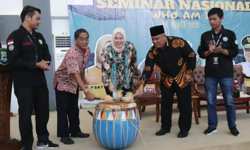 Wakili Gubernur Bengkulu Rohidin Mersyah, Kadiskominfo Provinsi Bengkulu Jaduliwan buka acara Bimbingan Konseling (BK) EXPO di Gedung Serba Guna Pemprov Bengkulu, Sabtu (14/3).