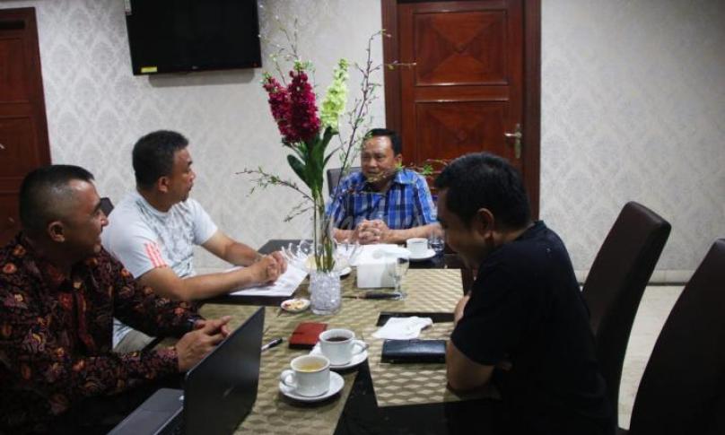 rapat terbatas (ratas) yang dipimpin langsung Sekda Provinsi Bengkulu Hamka Sabri bersama beberapa kepala OPD teknis, di Badan Penghubung Provinsi Bengkulu di Jakarta, Sabtu (14/03) malam.