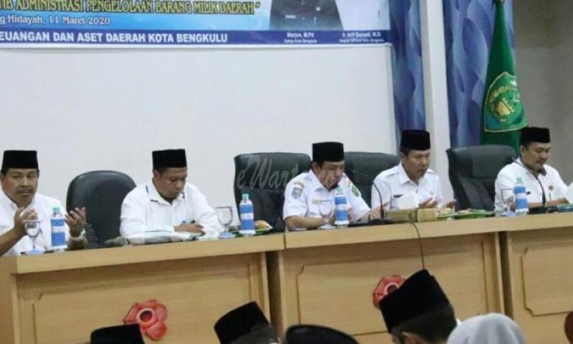 sosialisasi persiapan awal kegiatan inventarisasi BMD dalam rangka mewujudkan tertib adminisrasi pengelolaan BMD, di ruang Hidayah Kantor Walikota Bengkulu.