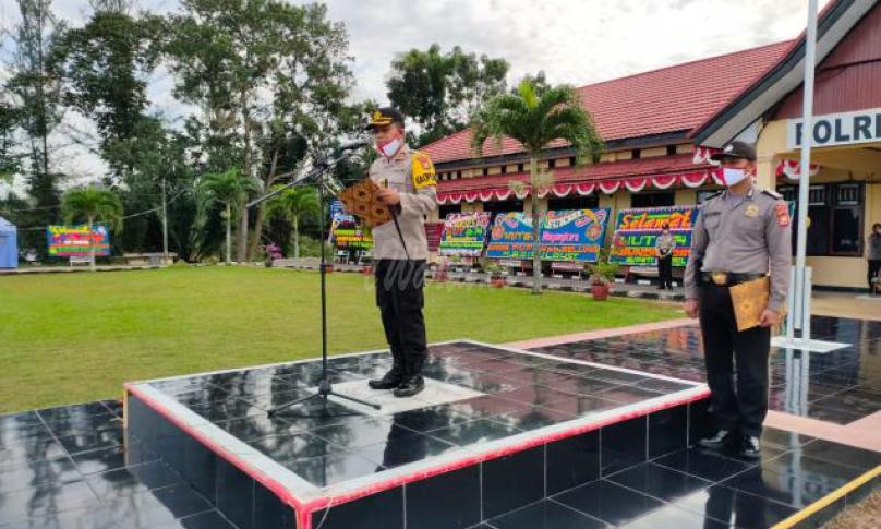 Upacara Serah Terima jabatan dipimpin langsung oleh Kapolres Seluma, AKBP Swittanto Prasetyo.