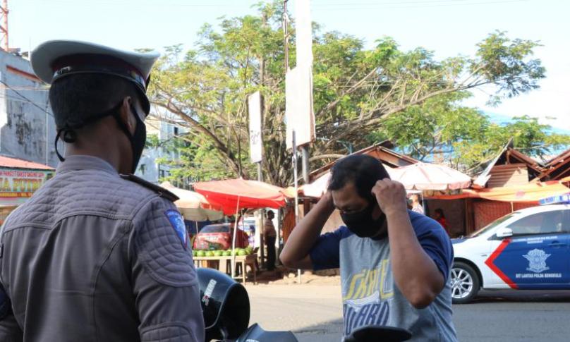 mendisiplinkan penerapan protokol kesehatan