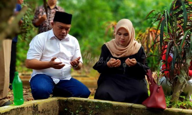 Erwin Yayan Ziarah ke Makam Leluhur Tangan Batu 