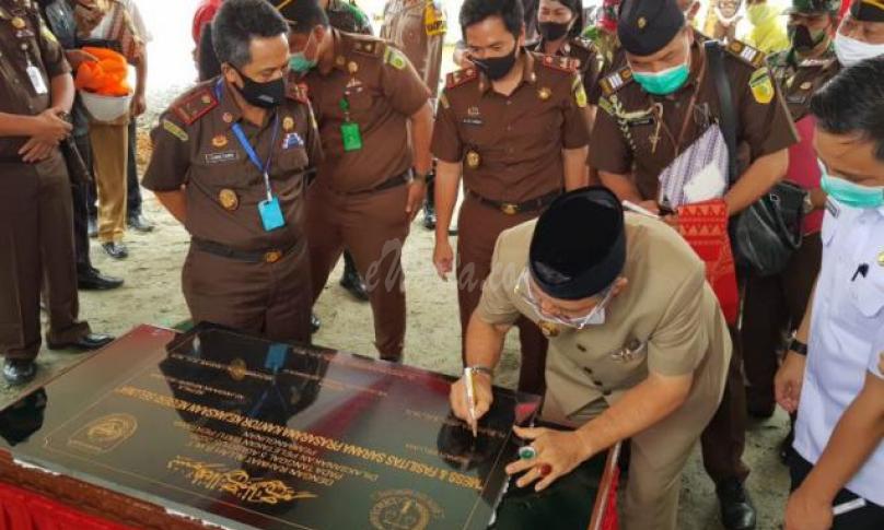 Peletakan Batu Pertama Pembangunan Mess Kejari Seluma