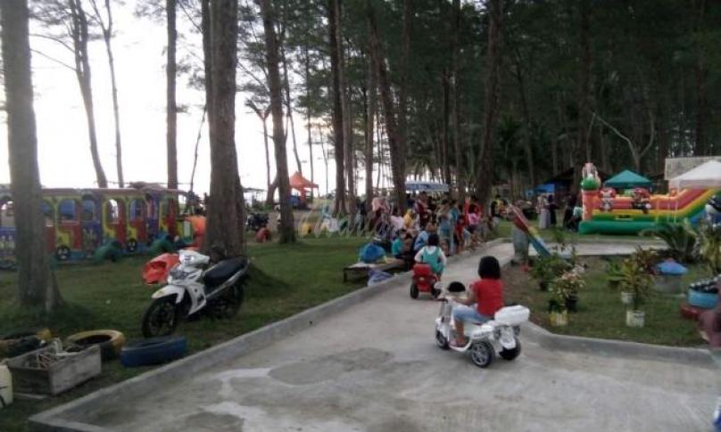 Pantai Pandan Wangi Mulai Ramai Dikunjungi Wisatawan