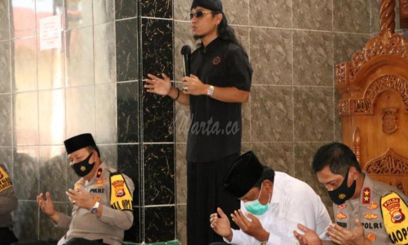  KH.Gus Miftah 
