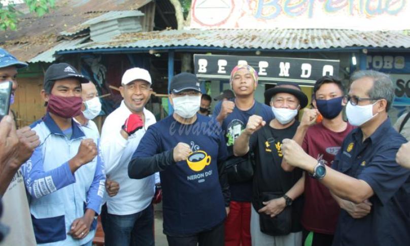 Gubernur Bengkulu Rohidin Mersyah saat 'neron' pagi di DDTS bersama Dirjend KSDAE Kementerian Lingkungan Hidup dan Kehutanan Wiratno
