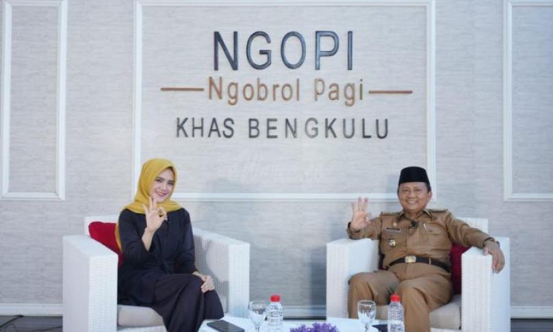Sekretaris Daerah Provinsi Bengkulu Hamka Sabri (kanan)