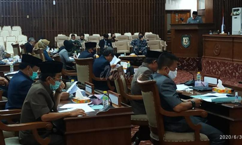 Paripurna DPRD Provinsi Bengkulu, Selasa (30/6).