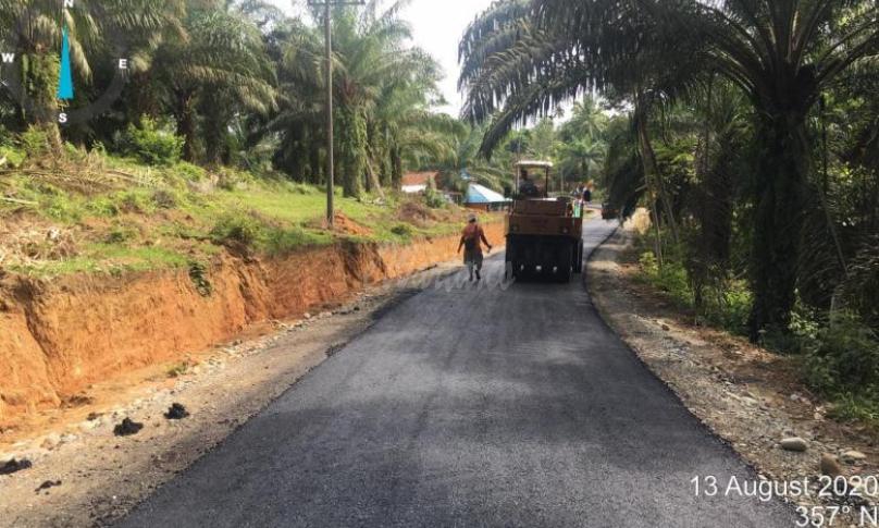 Pembangunan jalan di Kabupaten Mukomuko. Foto: Doc