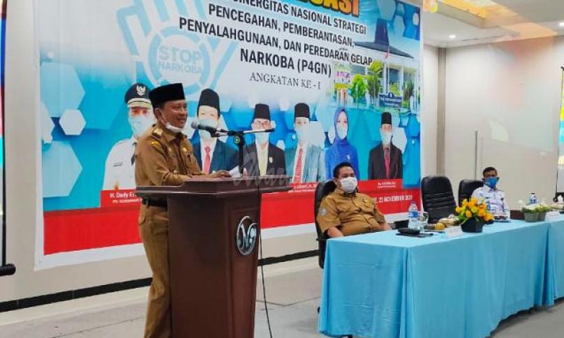 Sekretaris Daerah Provinsi Bengkulu Hamka Sabri saat membuka Sosialisasi Forum Sinergi Nasional Strategi Program Pencegahan, Pemberantasan Penyalahgunaan dan Peredaran Gelap Narkoba (P4GN), Senin (23/11/2020).