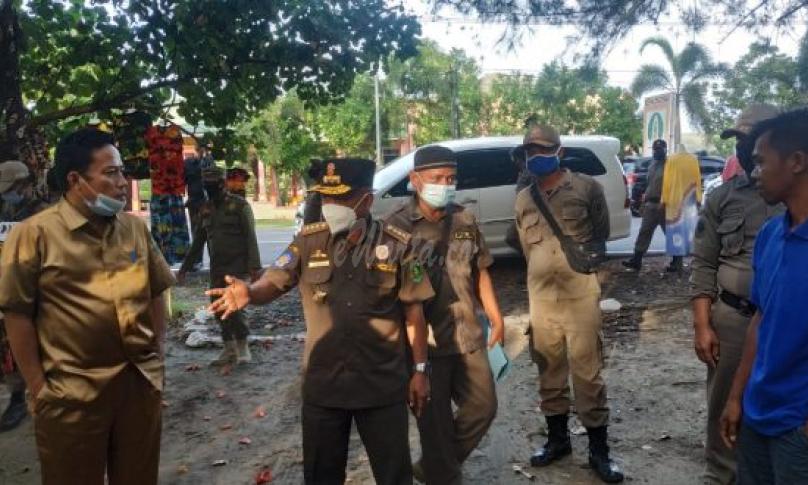 Pedagang di Sepanjang Pantai Panjang Ditertibkan