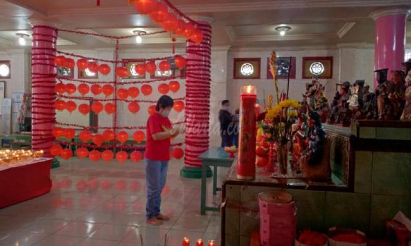 Salah satu warga keturunan Tionghoa di Vihara Budhayana, kampung China Bengkulu