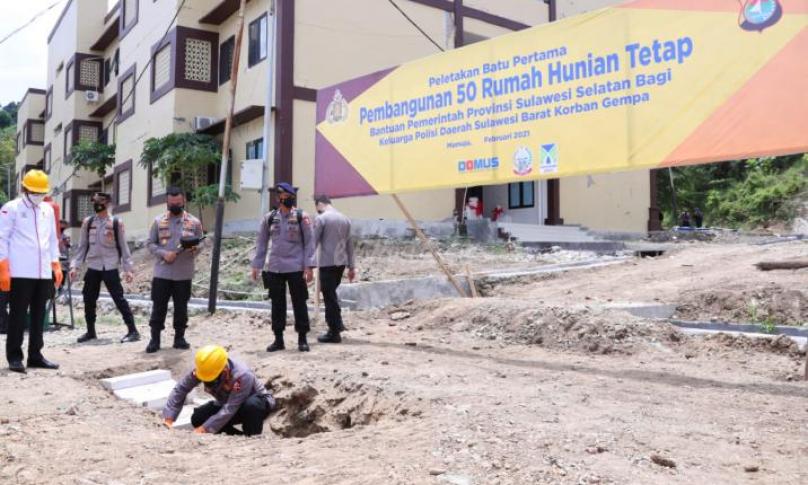 Gubernur Sulsel dan Kapolri Resmikan Pembangunan Rumah Polisi Korban Gempa di Sulbar