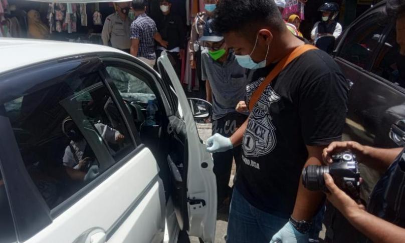 Aksi bandit pecah kaca mobil