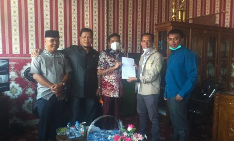 Warga Serahkan Petisi ke Bupati, Tolak Tapal Batas Seluma-Bengkulu Selatan