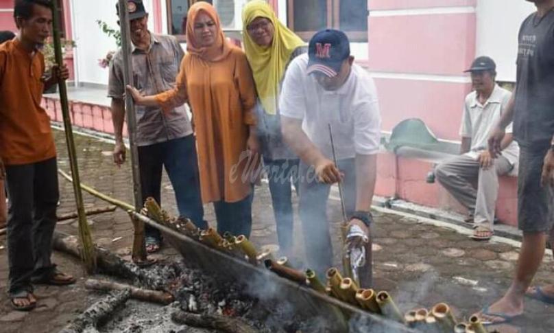 Menjalin Tali Silahturahmi, Bupati Seluma Masak Lemang