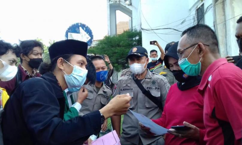 Mahasiswa Dilarang Masuk Kantor Gubernur Bengkulu