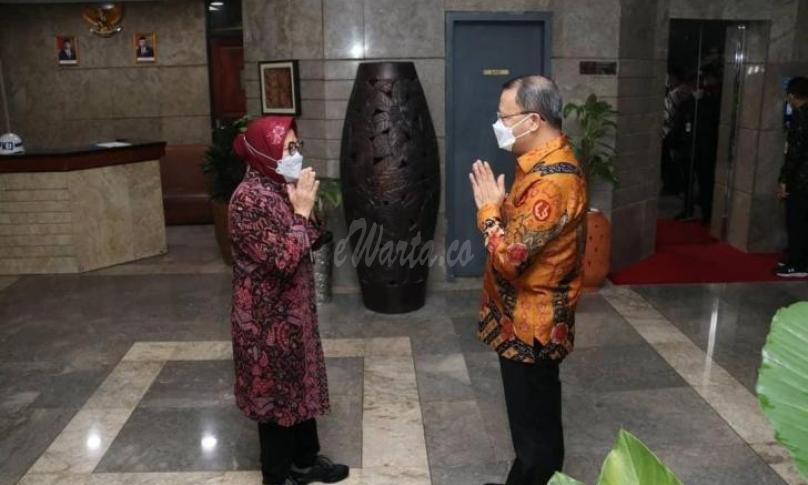 Gubernur Rohidin, didampingi Anggota DPR RI Muhammad Soleh dan beberapa Kepala OPD Teknis, temui Menteri Sosial (Mensos) RI Tri Rismaharini, di Jakarta, Selasa (22/06).